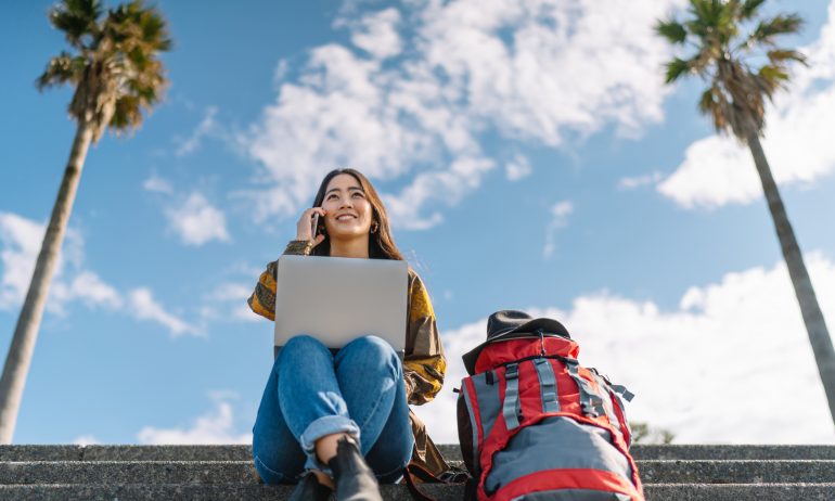 digital nomad travelling the world