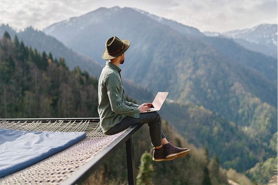 advantages and disadvantages of being a digital nomad