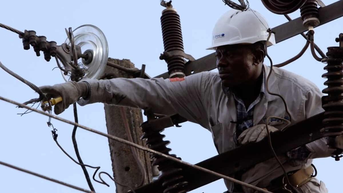 Hiking electricity tariff will worsen SMEs woes -Rep