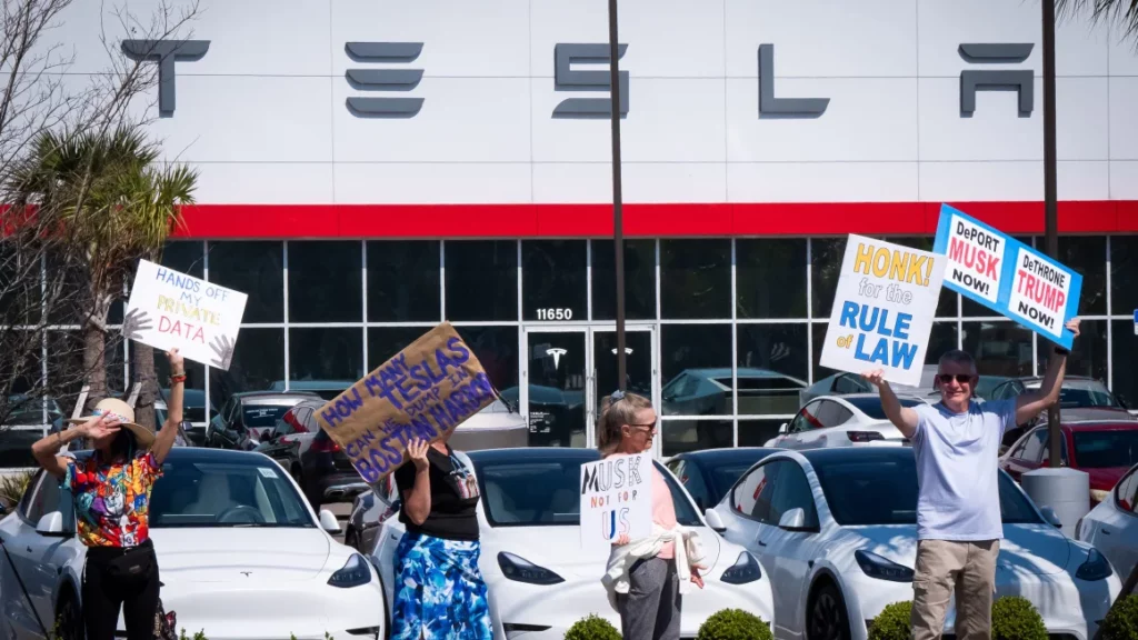Protesters Target Tesla Showrooms Over Musk’s Government Role