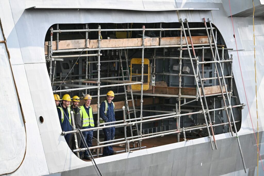 Uk increase submarine fleet